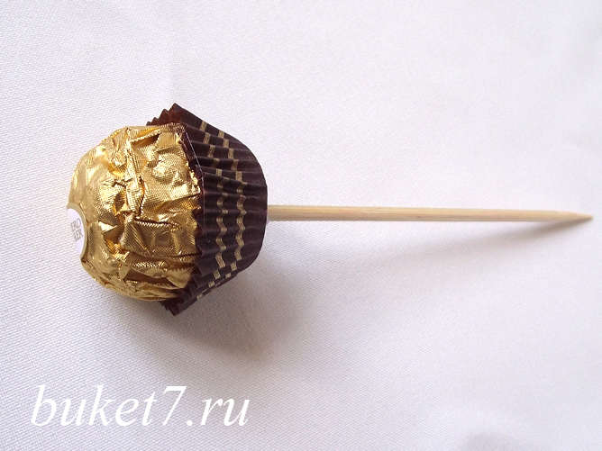 Объемная роза из конфет ферреро роше (Ferrero Rocher) МК фото 16