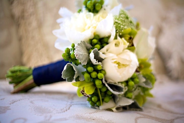 Бело-зеленый свадебный букет: фото и варианты оформления