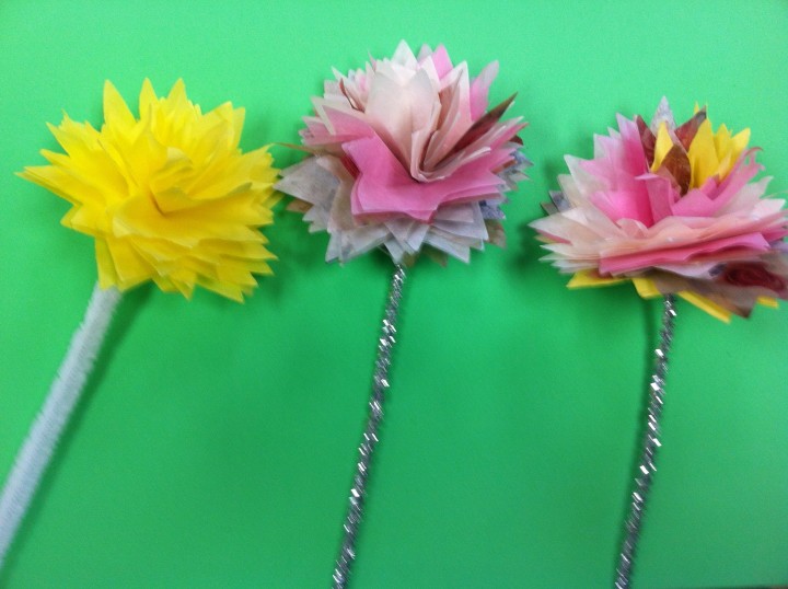 Создаем букет из цветов из салфеток