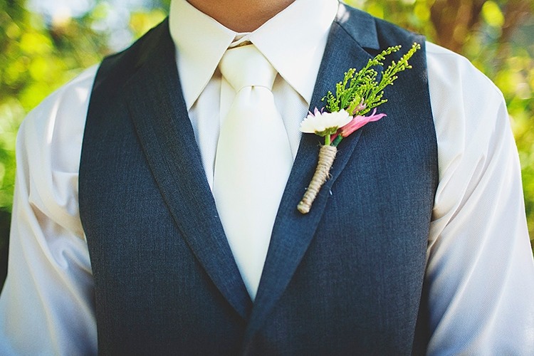 Летний вариант образа жениха для свадьбы в стиле шебби шик 