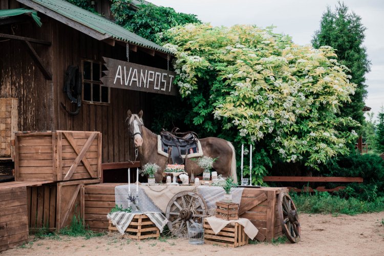 Фотозона на свадьбе в сельском стиле