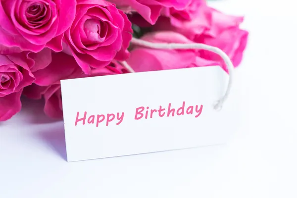Крупным планом красивый букет из роз с днем рождения c — стоковое фото