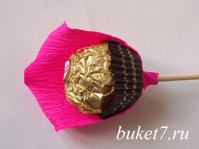 Объемная роза из конфет ферреро роше (Ferrero Rocher) МК фото 18