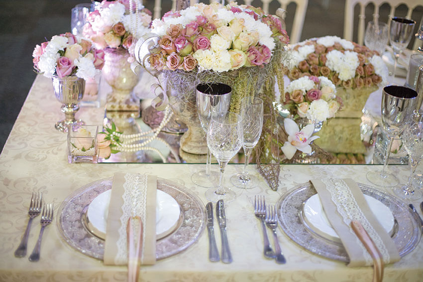 декорация цветами свадебного стола