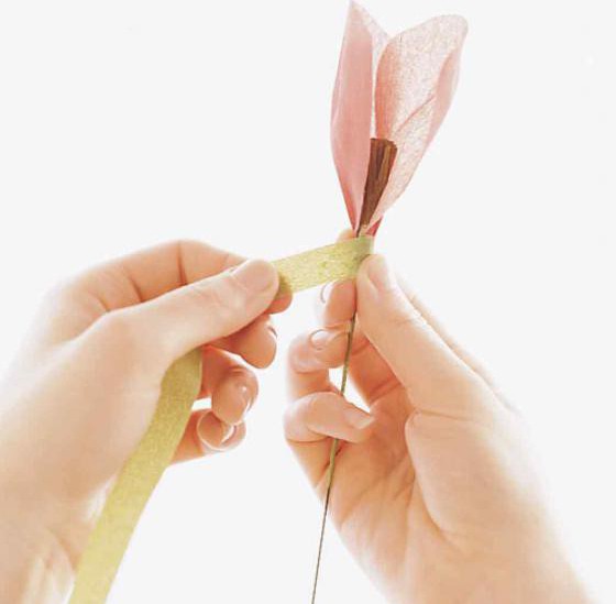 как сделать цветы из крепированной бумаги