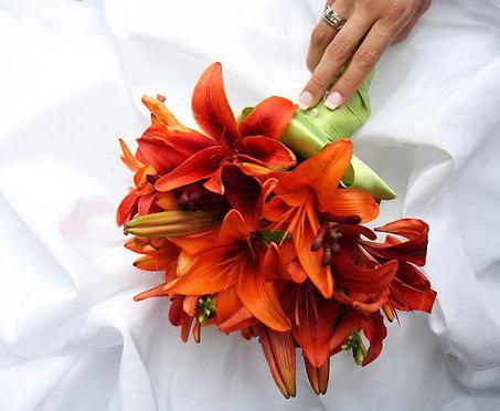 свадебные букеты с оранжевыми цветами 