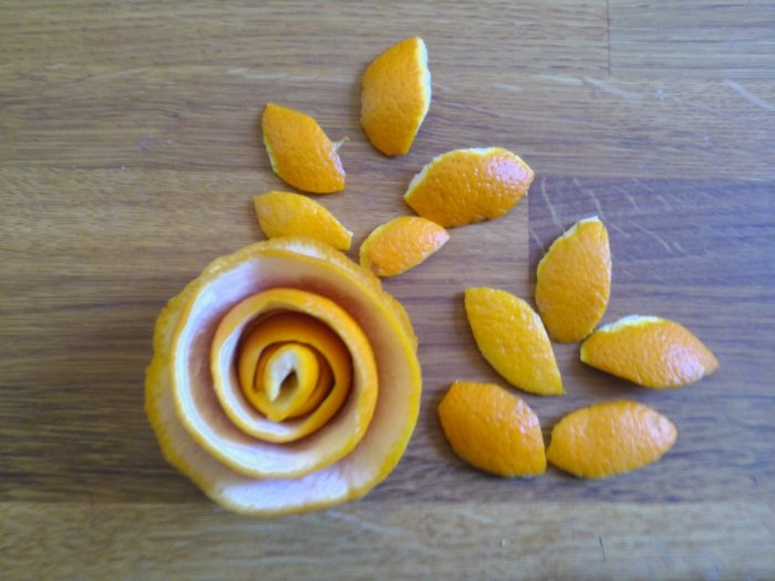 Розочки из апельсиновых корочек. Букет апельсиновых роз для украшения интерьера (8) (700x525, 166Kb)