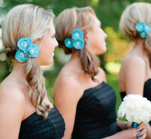 Броши-цветы в волосы подружкам невесты -rusticweddingchic.com