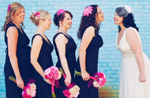 Броши-цветы в волосы подружкам невесты - trebellaevents-blog.com