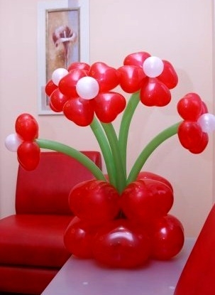 Цветы из воздушных шаров с 4 лепестками