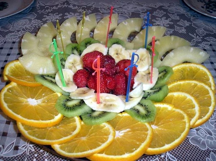 Нарезка фруктов на праздничный стол