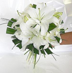свадебный букет из белых лилий