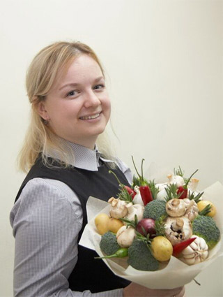 Ольга ФЕДОСЕЕВА, специалист мастерской овощной флористики «Букет по вкусу».