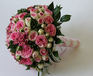 Букет невесты из кустовых роз фото 3-1