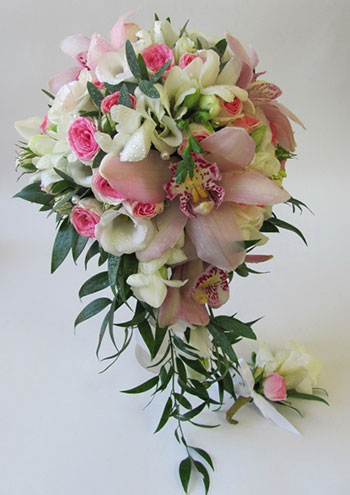 Букет невесты из кустовых роз фото 5-1