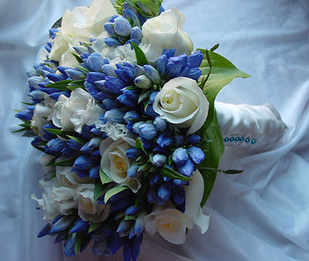 синий букет невесты