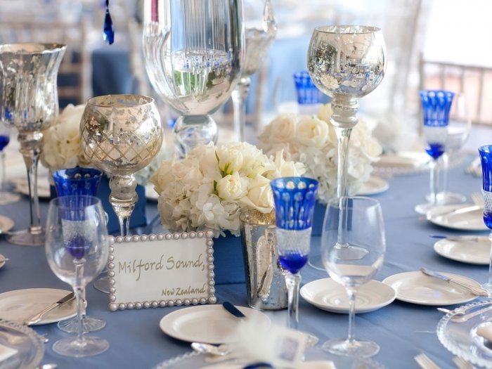 Бело-синее оформление свадьбы