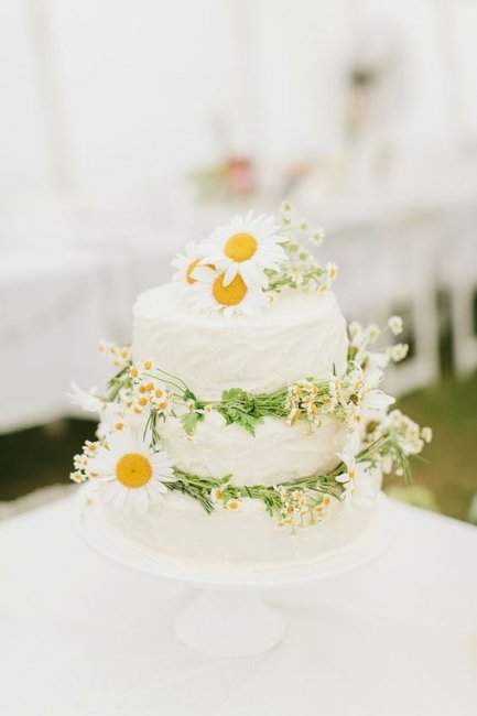 Ромашки на свадебном торте