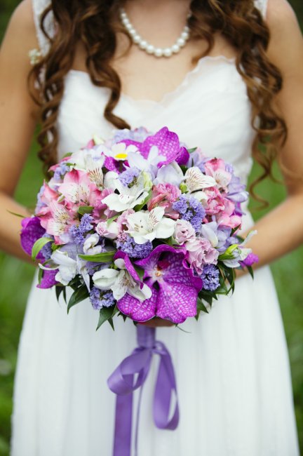 Нежный букет с лиловыми цветами