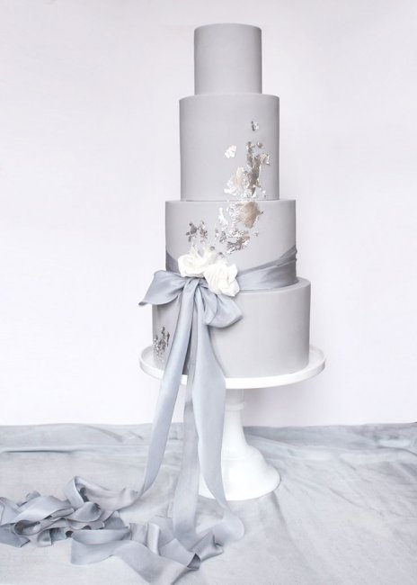Торт для свадьбы в серебристом цвете