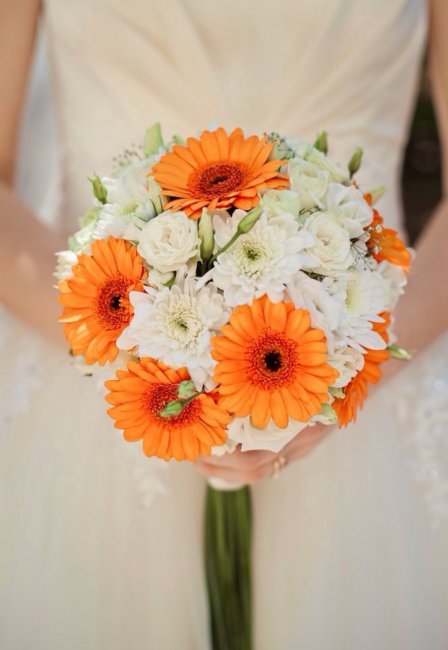 Букет невесты с хризантемами