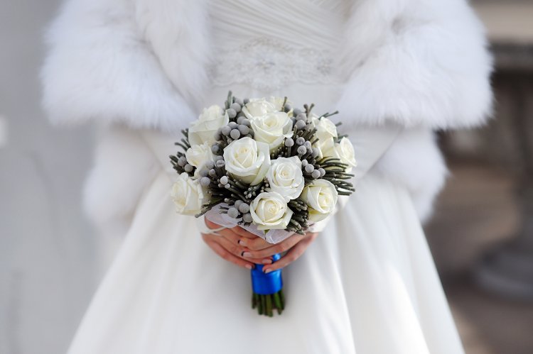 Зимний букет невесты из роз