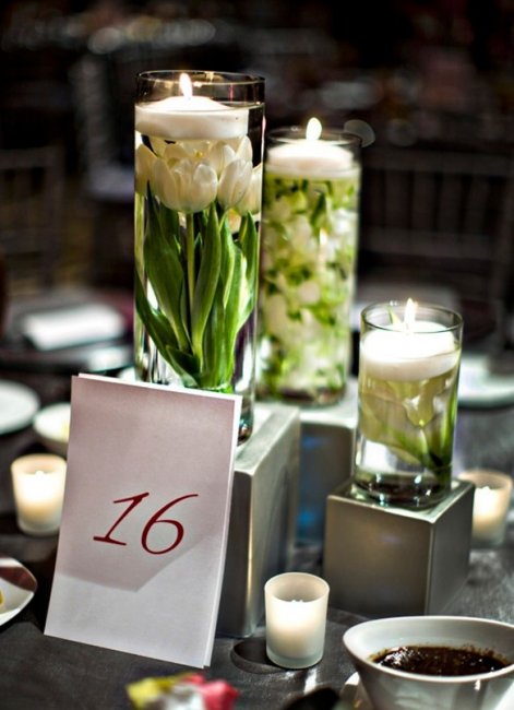 Плавающие свечи в декоре столов