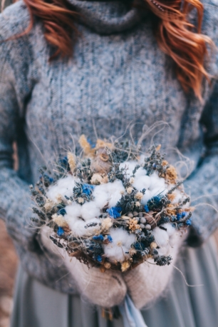 Зимний букет невесты из хлопка, лаванды, коробочек мака и других сухоцветов