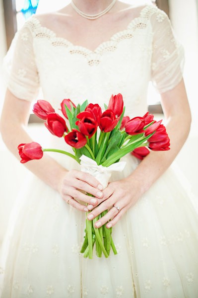 свадебный букет невесты из тюльпанов