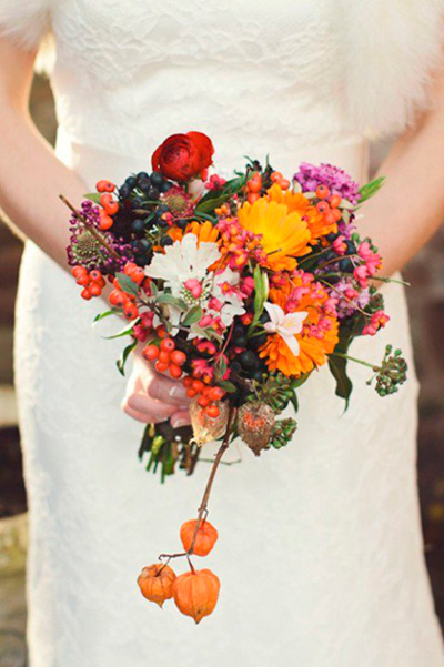 Свадебные букеты невесты с ягодами — очень модный тренд