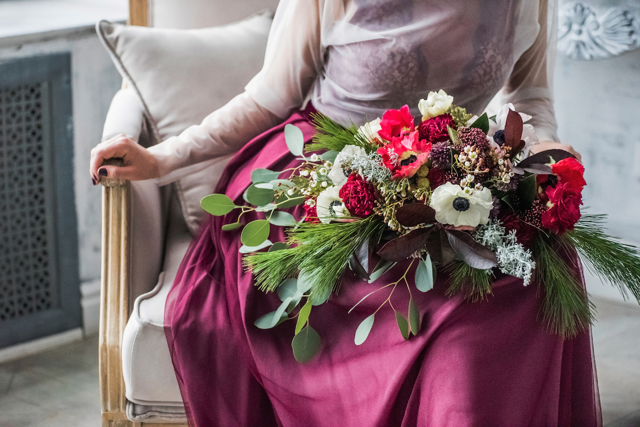 Свадебный букет коллекции 2016 бордовых цветов