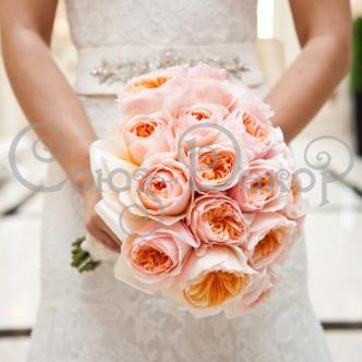 Свадебный букет в ретро-стиле из пионовидных роз