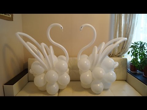 A swan of balls with your own hands. Swan of the balloons with your hands.
