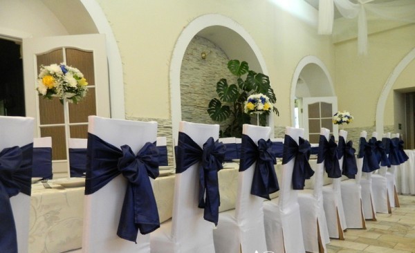 Синий свадебный букет: какие цветы выбрать невесте?