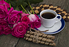 Кофе с печеньем и союза алых роз | Фото