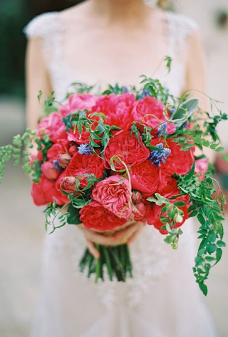 otUFjEBWvOs - Красные свадебные букеты (25 фото)