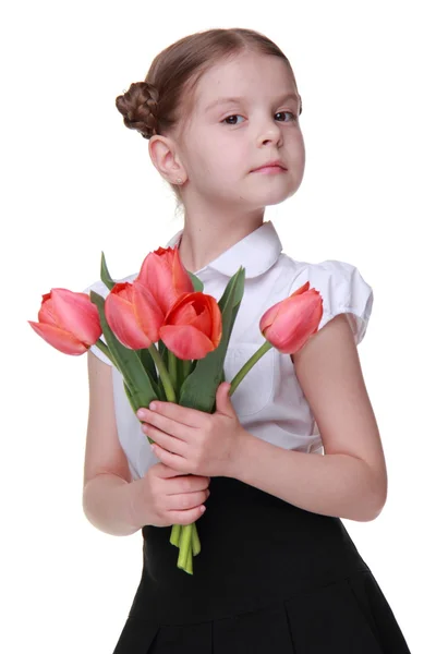 Смазливая школьница с букет тюльпанов — стоковое фото