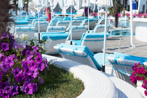 Просмотр летних городских элитных кафе в зоне отдыха на пляже Лицензионные Стоковые Фото