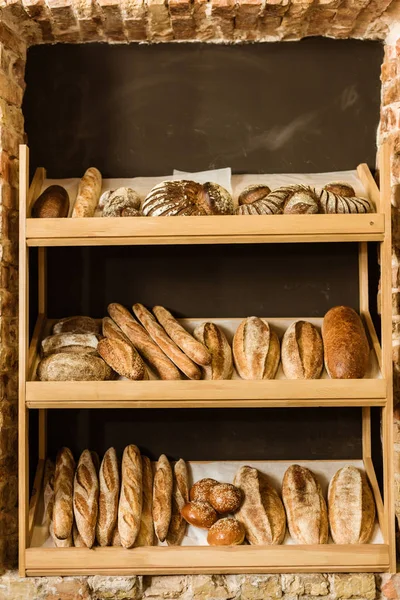 Магазин Доставка Arious Сельских Хлеб Полках Кондитерские Изделия — стоковое фото