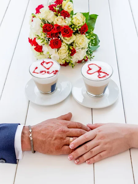 Hands Young Lovers People Cups Coffee Bouquet Flowers Romantic Evening — стоковое фото