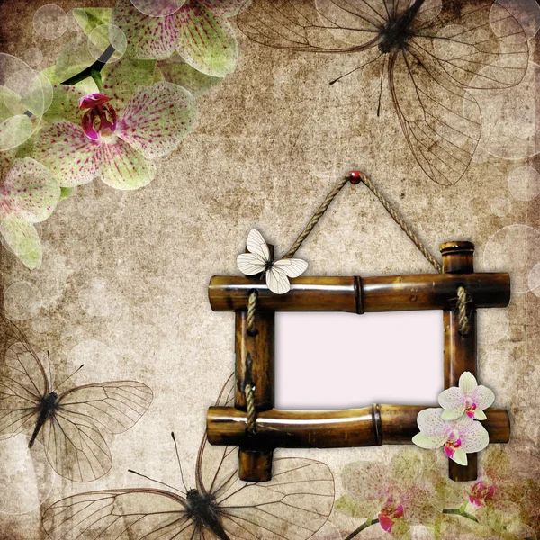 Старинный фон с рамой бамбук, орхидеи и бабочки — стоковое фото