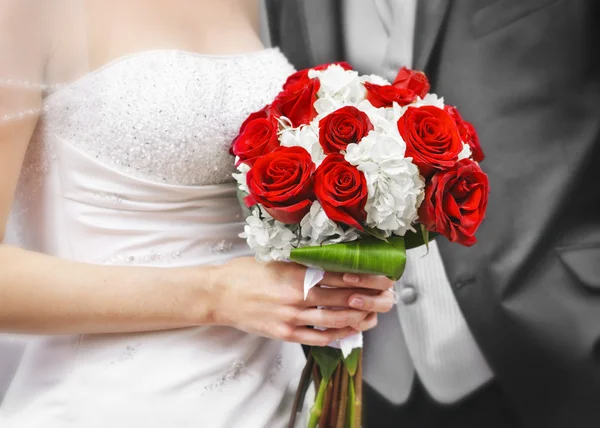 Невеста и жених с свадебный букет Лицензионные Стоковые Фото