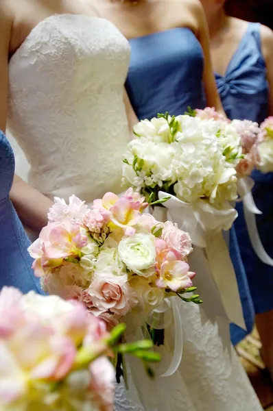 Свадебные букеты с bridesmaides букет Стоковое Изображение