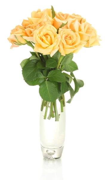 Прекрасный букет из роз в прозрачные вазы, изолированные на белом фоне — стоковое фото
