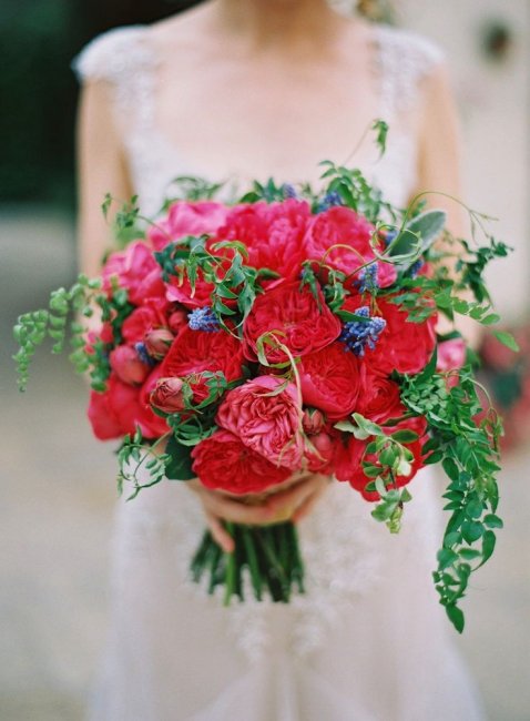 Свадебные букеты из пионовидных роз и фрезий (25 фото)
